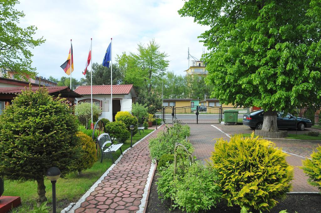 Osrodek Wczasowy Domino Bis Apartment Dźwirzyno Exterior foto